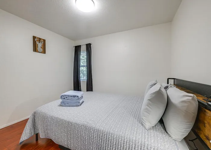 Shop, Dine, Hike, Explore Dtwn! Getaway Holiday home Flagstaff