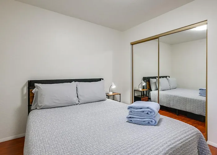 Holiday home Shop, Dine, Hike, Explore Dtwn! Getaway